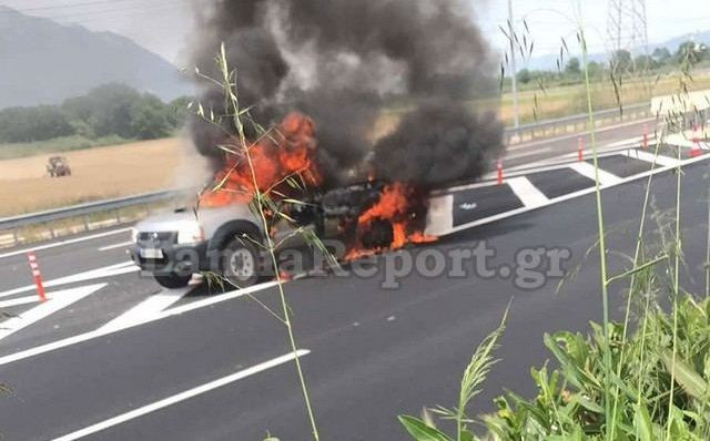 Λαμία: Καίγεται όχημα στην Εθνική Οδό