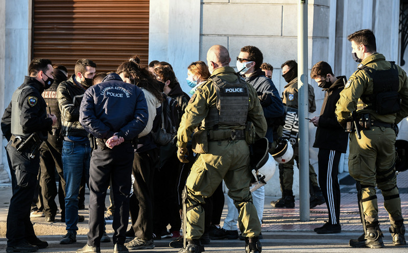 Το προφίλ των ανθρώπων που ελέγχει περισσότερο η αστυνομία &#8211; Τι ισχύει με την Ελλάδα