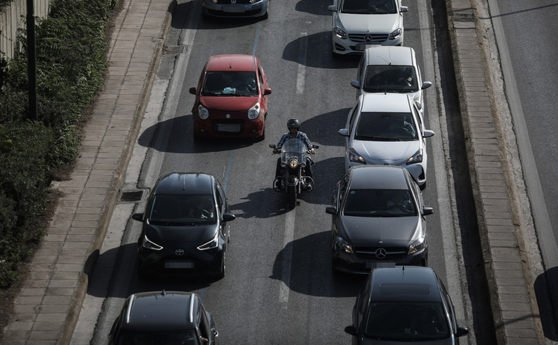 Κίνηση τώρα: Χαμηλές ταχύτητες σε κεντρικούς δρόμους – Πού υπάρχουν προβλήματα