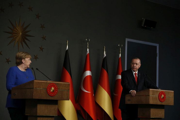 Η Μέρκελ ζήτησε από τον Ερντογάν άμεση αποχώρηση από τη Λιβύη &#8211; «Η Ελλάδα παρανομεί» λέει ο Τούρκος πρόεδρος