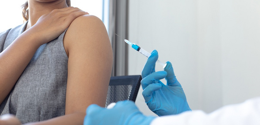 Πατούλης: Τα εμβόλια αποτελούν το ισχυρότερο όπλο της επιστήμης ενάντια στον φονικό ιό