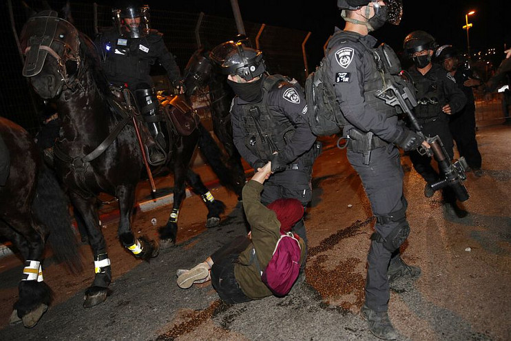 Πάνω από 90 τραυματίες από τις συγκρούσεις Παλαιστινίων και αστυνομικών στην Ιερουσαλήμ