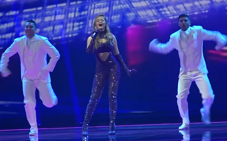 Βρεττός Βρεττάκος: H ολόσωμη φόρμα της Στεφανίας για την Eurovision είναι κεντημένη με 250.000 κρύσταλλα Swarovski