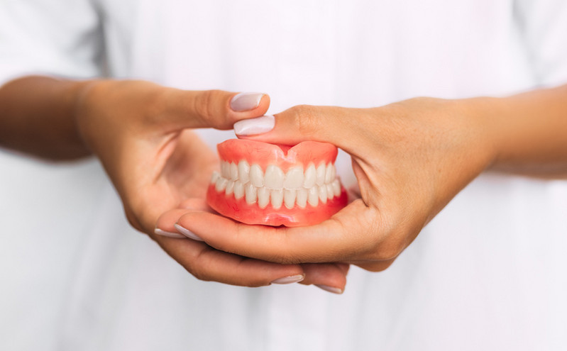 Κορονοϊός: Οι ασθενείς με μασέλα έχουν περισσότερα επικίνδυνα μικρόβια στο στόμα τους
