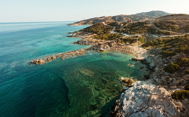 Τρεις παραλίες στην ηπειρωτική Ελλάδα που δεν έχουν να ζηλέψουν σε τίποτα εκείνες δημοφιλών νησιών