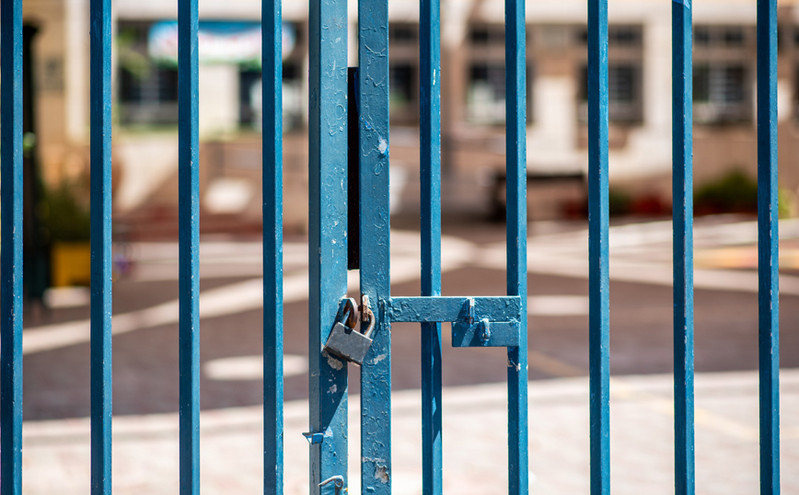 Σχολείο κατηγορείται ότι έβαλε παιδί με μαθησιακές δυσκολίες σε «κλουβί»