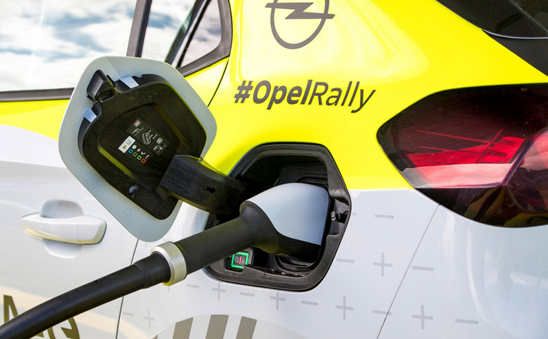 Ο ανεφοδιασμός ενός ηλεκτρικού Rally Car από την Opel