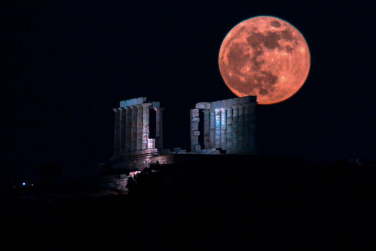 «Φεγγάρι της Φράουλας»: Την Πέμπτη 24/6 η τρίτη και τελευταία υπερπανσέληνος του 2021