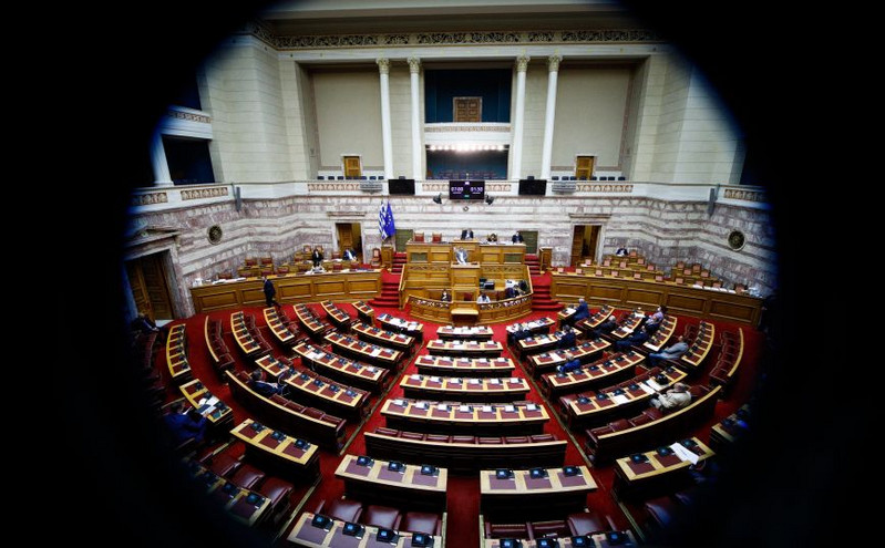 Κορονοϊός: Τέλος τα μέτρα στη Βουλή πλην της μάσκας