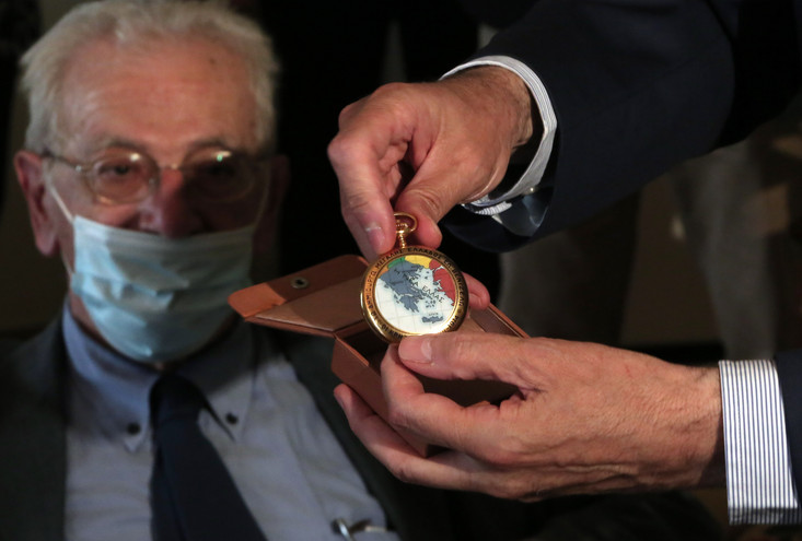 Το χρυσό ρολόι του Ελευθερίου Βενιζέλου δώρισε στη Βουλή ο εγγονός του