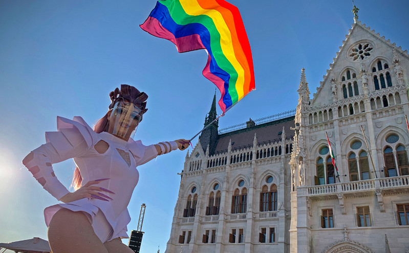 H Ουγγαρία απαγορεύει με νόμο την «προώθηση» της ομοφυλοφιλίας σε ανήλικους