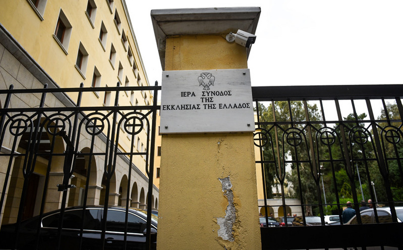Επίθεση με βιτριόλι στη Μονή Πετράκη: Τρεις σοβαρά τραυματισμένοι Μητροπολίτες