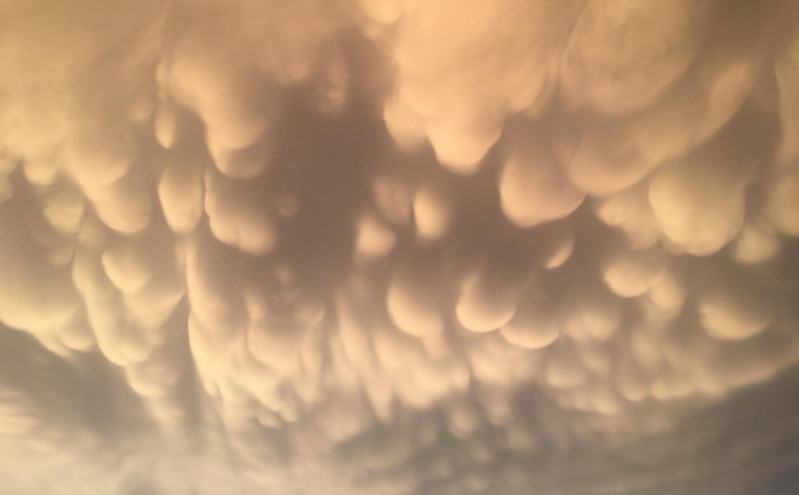 Το εντυπωσιακό σκηνικό από τα σύννεφα Mammatus που κάλυψαν τη Λάρισα &#8211; Βίντεο από το απόκοσμο φαινόμενο