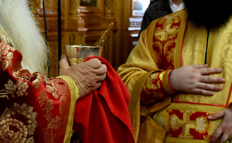 Ιωάννινα: Και δεύτερος ιερέας σε αργία επειδή χρησιμοποίησε πλαστικά σκεύη για τη μετάληψη των πιστών