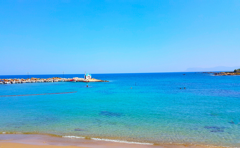 Χανιά: Σε 12 παραλίες της περιοχής κυματίζουν γαλάζιες σημαίες