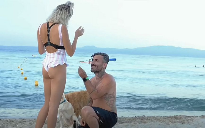 Γιώργος Μαυρίδης: Έκανε πρόταση γάμου στην σύντροφό του στην παραλία