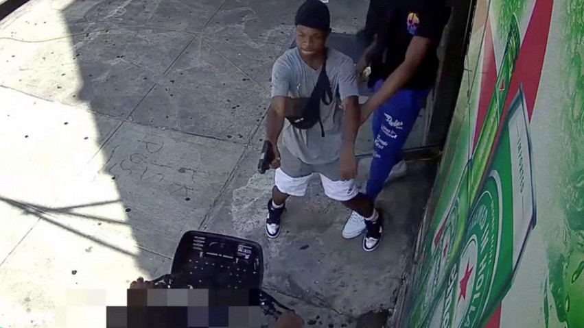 Σοκαριστικό βίντεο: Τον δολοφόνησε μέρα μεσημέρι στο κέντρο της Νέας Υόρκης
