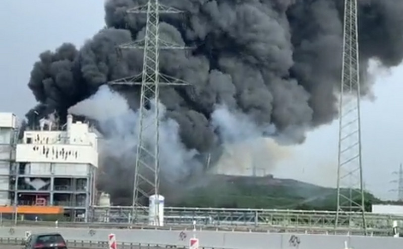 Συναγερμός για έκρηξη στo Λεβερκούζεν της Γερμανίας, καπνός σε κτίριο της Bayer