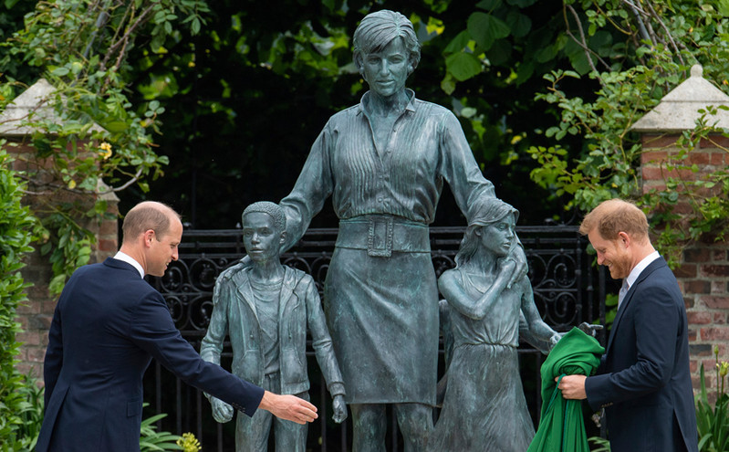 Πριγκίπισσα Νταϊάνα: Γιατί το άγαλμά της διχάζει τους Βρετανούς