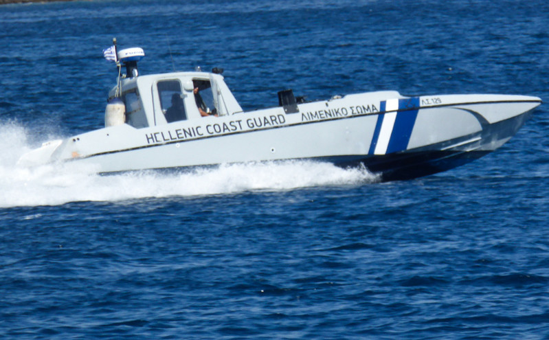Βυθίστηκε ταχύπλοο στη θαλάσσια περιοχή μεταξύ Πειραιά και Αίγινας &#8211; Καλά στην υγεία του και οι οκτώ επιβαίνοντες