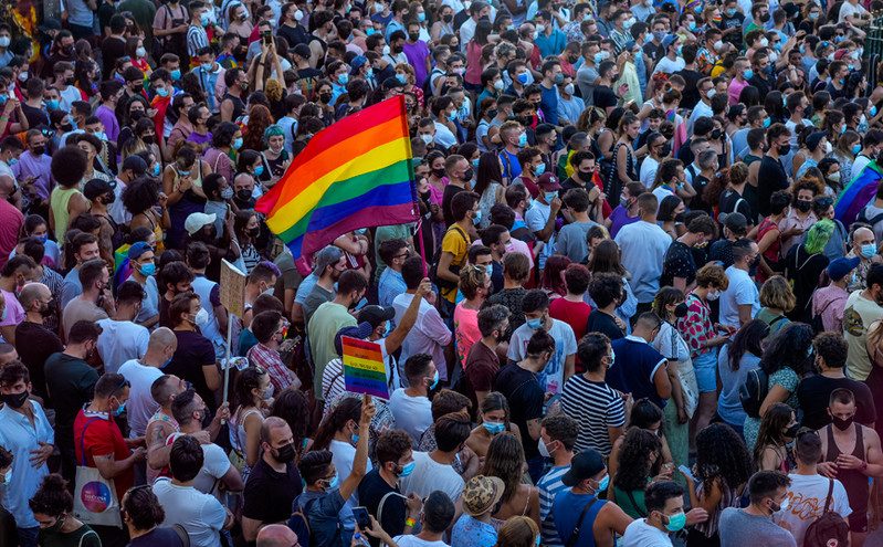 Διαμαρτυρίες σε ολόκληρη την Ισπανία μετά τον θανατηφόρο ξυλοδαρμό gay άνδρα