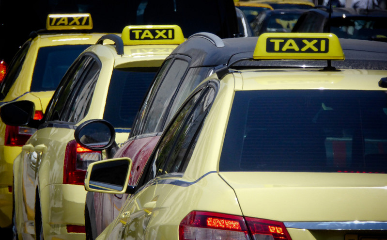 Καραμανλής: Ξεκινάμε το νέο πρόγραμμα «Πράσινα Ταξί» &#8211; Επιδότηση 20.000 ευρώ για ηλεκτροκίνητα