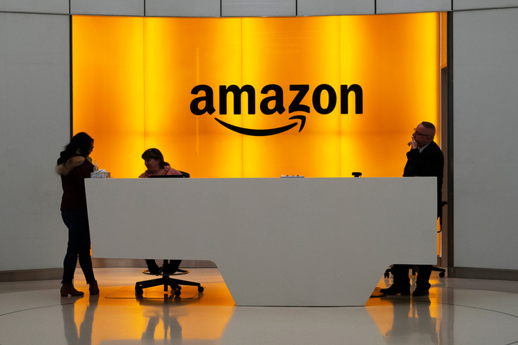 Βρετανία: Ο κορονοϊός «ευνόησε» την Amazon &#8211; 15.000 περισσότερες προσλήψεις το 2021 από τις αρχικές προβλέψεις