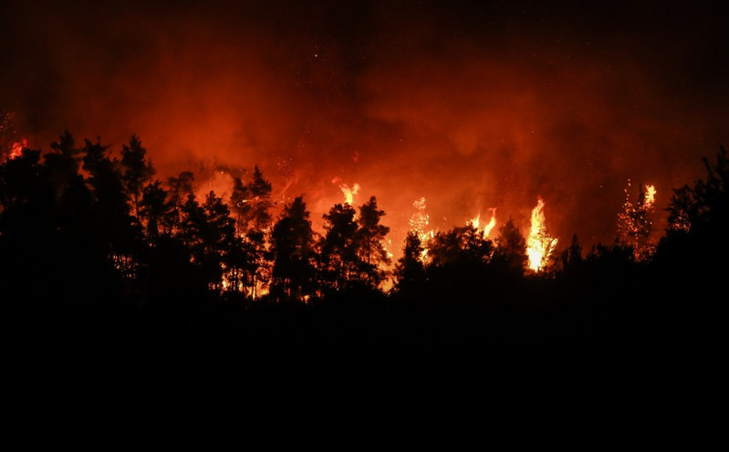 Μαίνεται η φωτιά στον δήμο Νέστου &#8211; Παραμένει εκτός ελέγχου