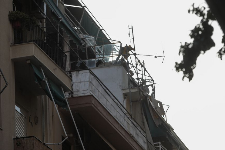 Πατήσια: Ισοπεδώθηκε το διαμέρισμα από την έκρηξη με τους δύο νεκρούς