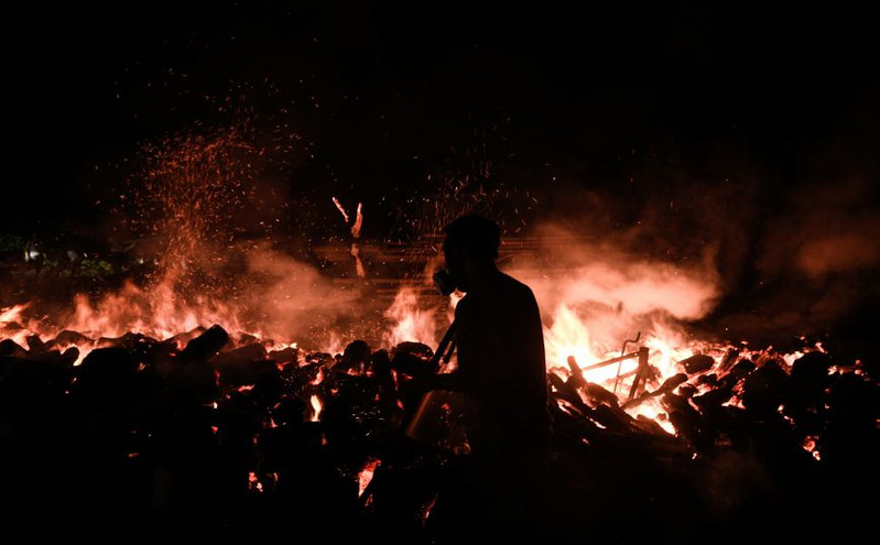 Ολονύχτια μάχη με τις φλόγες και στη Γορτυνία