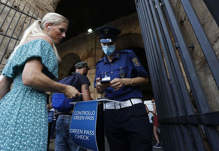 Μόνο με «πράσινο πάσο» εμβολιασμού η πρόσβαση σε τρένα και αεροπλάνα στην Ιταλία