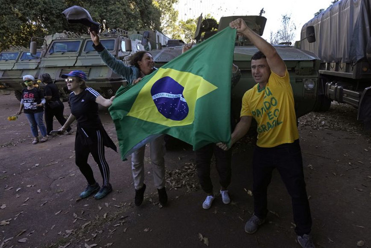 Βραζιλία: Απορρίφθηκε η αναθεώρηση του Συντάγματος για αλλαγή εκλογικού συστήματος &#8211; Στα βήματα του Τραμπ ο Μπολσονάρου