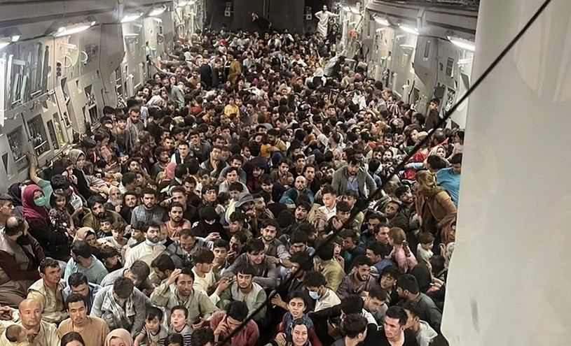 Αφγανιστάν: Το μεταγωγικό C-17 της viral φωτογραφίας μετέφερε τον αριθμό-ρεκόρ των 823 επιβατών