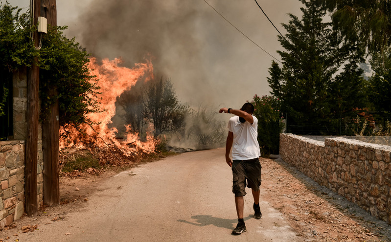 Φωτιά στην Καστοριά &#8211; Σηκώθηκε ελικόπτερο