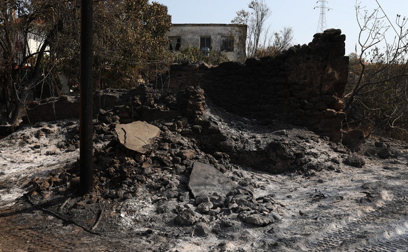 Χωρίς ενεργό μέτωπο οι φωτιές σε Γορτυνία, Ηλεία και Ανατολική Μάνη