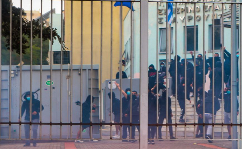 Θεσσαλονίκη: Καταγγελίες για οργανωμένους ακροδεξιούς που «παριστάνουν» τους μαθητές