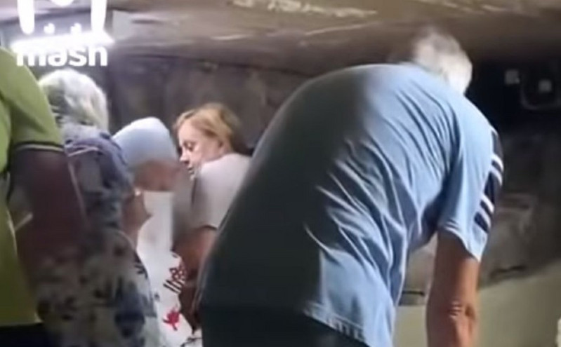Ρωσίδα τουρίστρια σφήνωσε στην σαρκοφάγο του Αγίου Λαζάρου στην Κύπρο