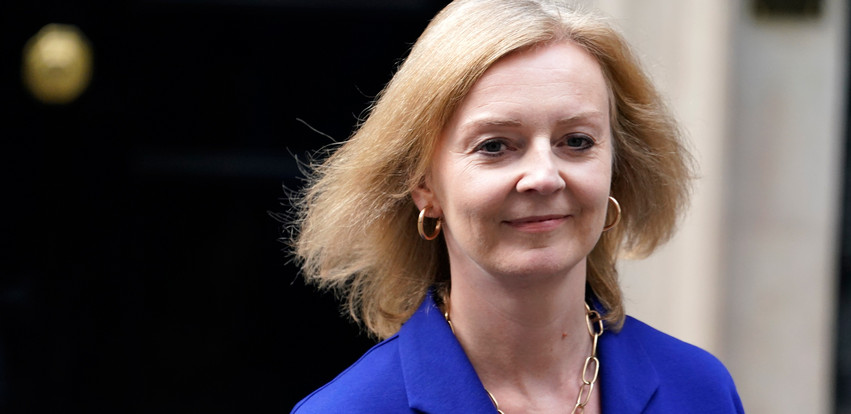 Αυτή είναι η νέα Θάτσερ: Ποια είναι η νέα βρετανίδα υπουργός Εξωτερικών Λιζ Τρας