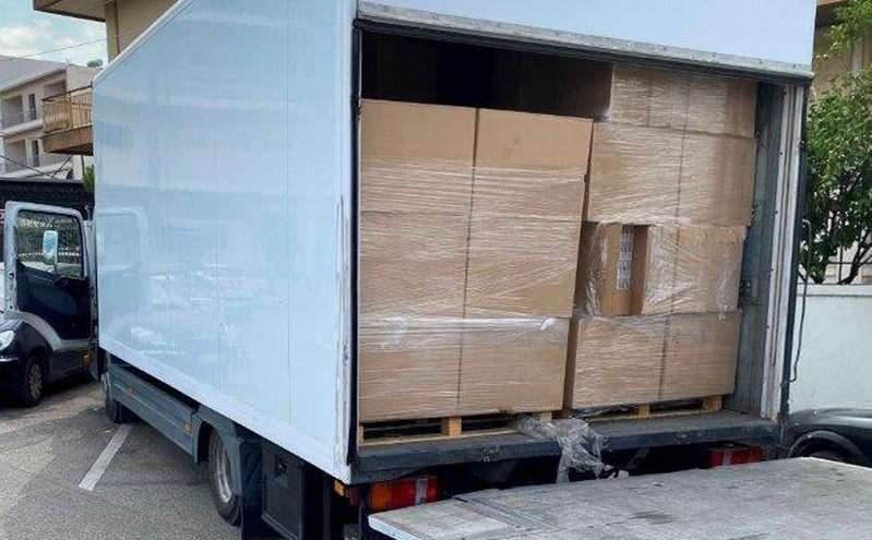 Βρέθηκαν 165.000 πακέτα λαθραία τσιγάρα σε φορτηγό στον Ασπρόπυργο