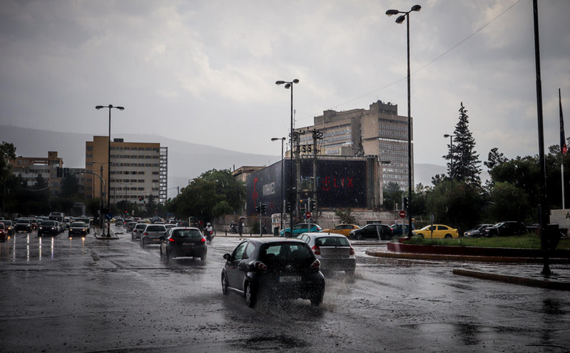 Κακοκαιρία «Αθηνά»: Καταιγίδες, χαλαζοπτώσεις και θυελλώδεις άνεμοι &#8211; Δείτε live την πορεία της