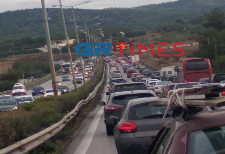 Θεσσαλονίκη: Καραμπόλα τεσσάρων οχημάτων στον Περιφερειακό