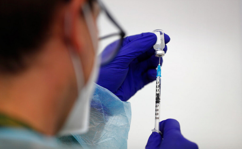 Χαμηλότερα ποσοστά θανάτων από μη covid αίτια έχουν οι εμβολιασμένοι σε σχέση με τους ανεμβολίαστους