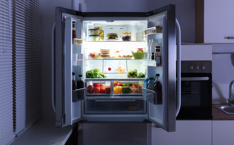 Ο λόγος που το ψυγείο έχει φως, ενώ ο καταψύκτης όχι