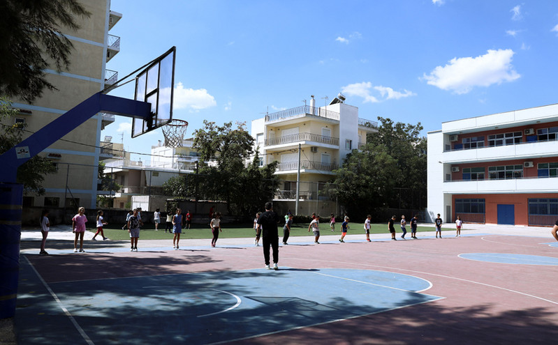 Συμπλοκή σε παρέα ανηλίκων στα Πετράλωνα: 16χρονος έβγαλε κατσαβίδι στους φίλους του και τους τραυμάτισε στο πρόσωπο