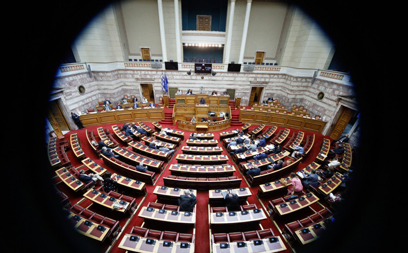 Βουλή: Η κατάσταση του ΕΣΥ και η μελέτη του καθηγητή Λύτρα επί τάπητος στην Ολομέλεια