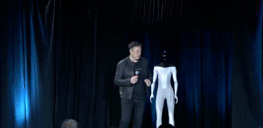 Tesla: Φτιάχνει ρομπότ σε μέγεθος ανθρώπου που «μπορεί να λύσει την έλλειψη ανθρώπινου δυναμικού»