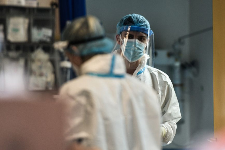Γιαννάκος στο Newsbeast: «Δύο νοσοκομεία της Αττικής έχουν περισσότερα κρούσματα από τον Ευαγγελισμό στους εργαζόμενους»