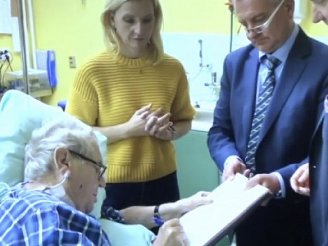 Στη δημοσιότητα βίντεο του προέδρου της Τσεχίας από το νοσοκομείο που νοσηλεύεται