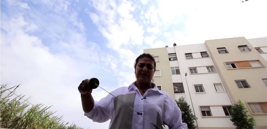 Η μοναδική γυναίκα οδηγός ταξί στο Ραμπάτ του Μαρόκου που «σπάει» τα κοινωνικά στερεότυπα