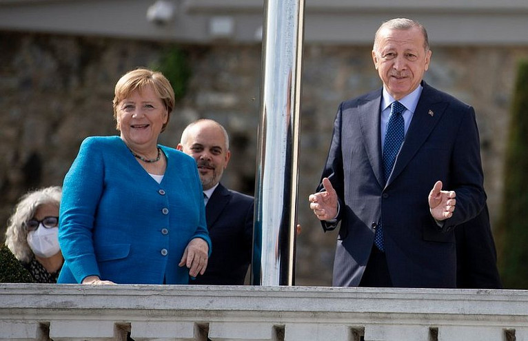 Μέρκελ: Οι σχέσεις Άγκυρας-Βερολίνου θα συνεχιστούν, με τις καλές και τις κακές πλευρές τους